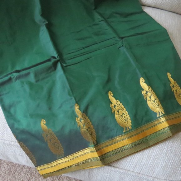 Pure Raw Silk Banarasi Saree in Dark green with Antique Gold Resham Zari - Picture 5 of 7